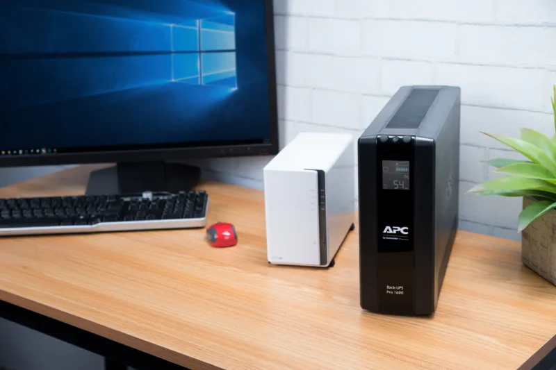 APC Back-UPS Pro BR1600MI -UPS, 1600 VA / 960 W, 8 × IEC C13, LCD, kuva 5